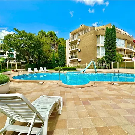 Golden - Menada Apartmán *